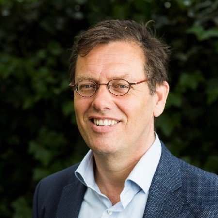 VVMBureau's tweet photo. Tijdens het #VVMCafe van 19 juni gaan @BentvelsenXs van @waterschappen en/of @liekecoonen van @vewin_water nader in op de mogelijkheden binnen het #waterbeheer om tot een effectievere aanpak van het probleem van #medicijnresten in het water te komen. https://t.co/oDL4KpGlIn https://t.co/I8BMJnVjQJ