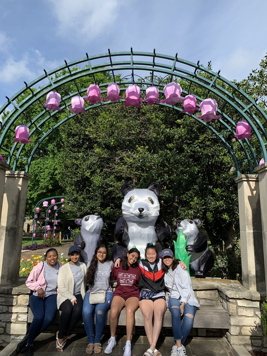 als72102's tweet photo. @FloMo_SNHS field trip at the botanical gardens https://t.co/jgig4XAWiU