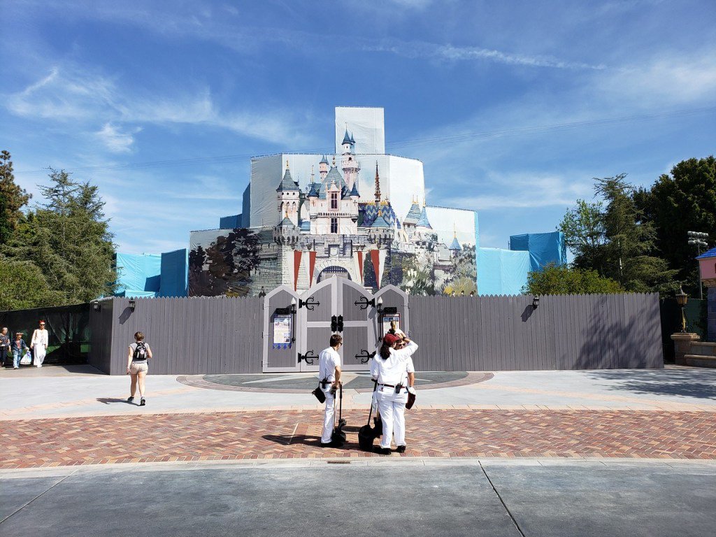 MouseInfo's tweet photo. PICTORIAL: Big changes as Project Stardust shakes up every inch of Disneyland; Star Wars expansion, Pixar Parking, and more https://t.co/8PIKoeN3Cb https://t.co/Uy0IpBE2Fi