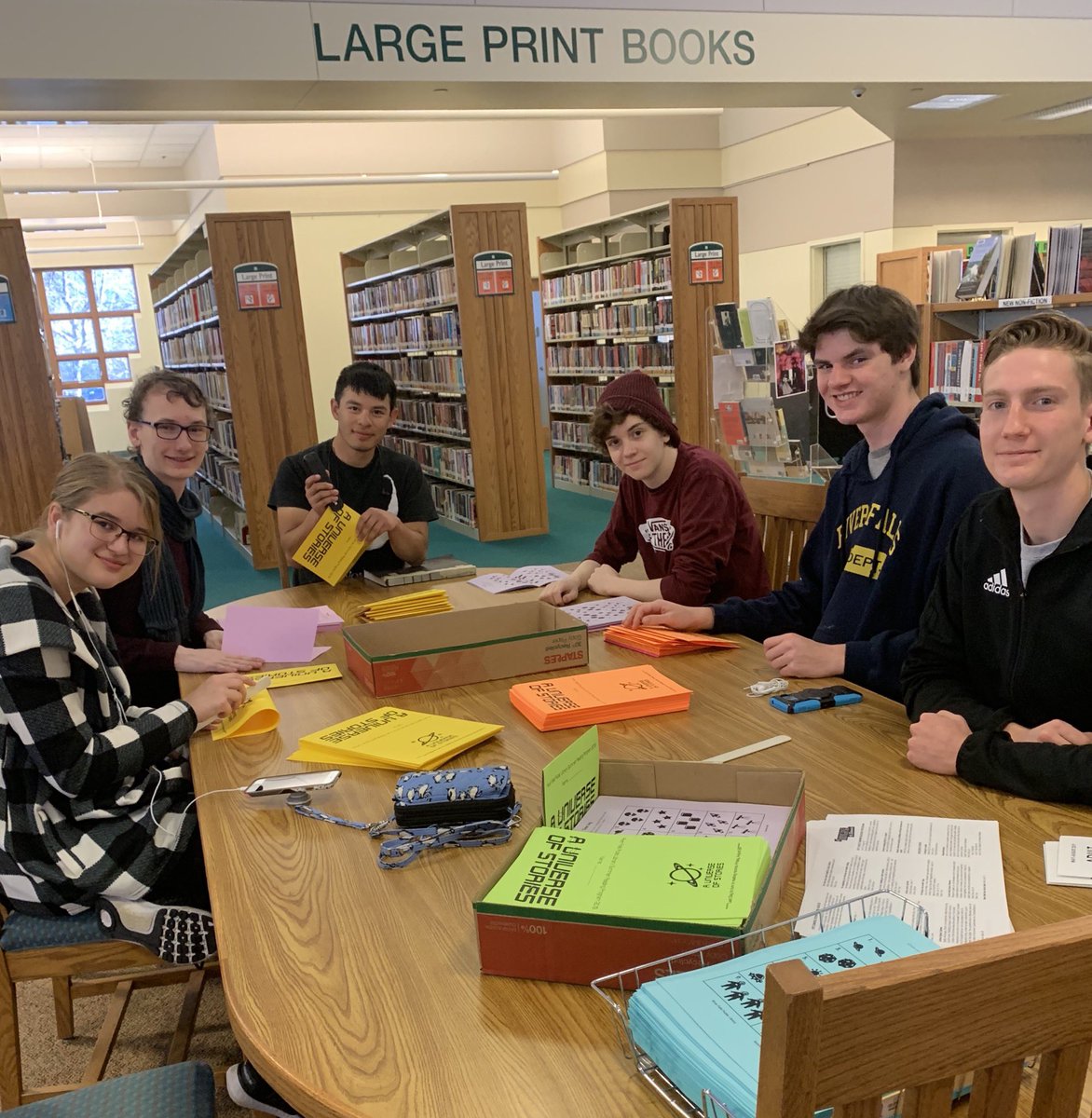 MsCLoney's tweet photo. LoneyFocus volunteering at the library! #rfhspride https://t.co/BXPFpdxjdL