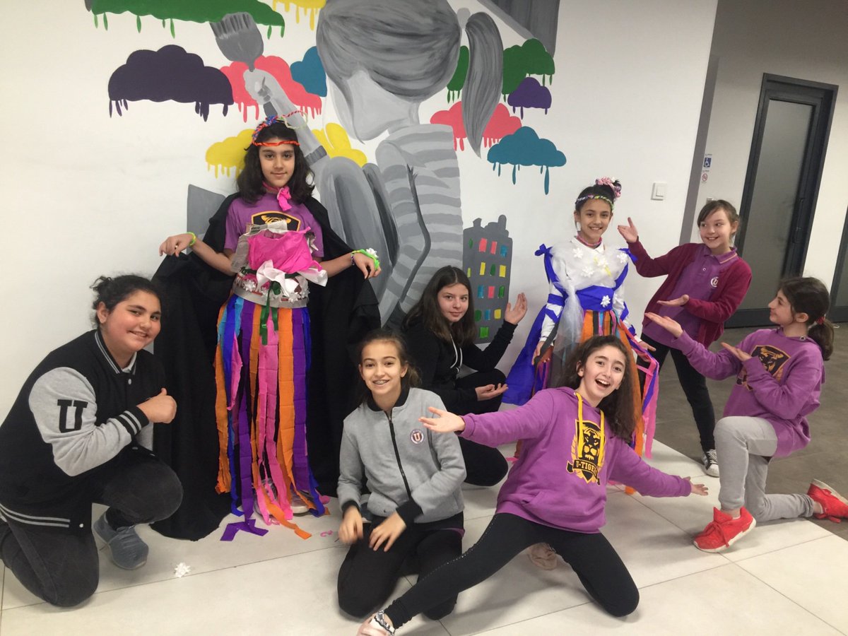 “Dünya Sanat Günü” kapsamında öğrencilerimizle birlikte Sanatımın kıyafeti etkinliğimizi gerçekleştirdik. Hem eğlendik, hem de atık malzemelerimizi değerlendirdik. #ugurdasanatvar 🎨