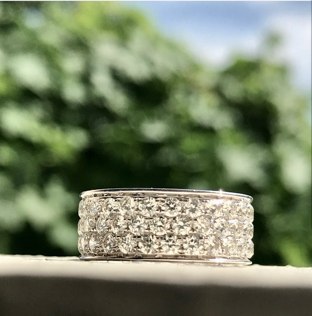 Su_RajInterGold's tweet photo. Who doesn't love fun Diamond bands! 😍💍💎 come in and see if we have the perfect fit for you! 💎 .
Ring @su_rajintergold .
_____________________________________________
Specifications:
SR-R-2667,
18k Rose Gold (6.88g),
78- DR -2.66 Carats,
VVS quality Diamonds, 
G color Diamonds https://t.co/LJ2mpI3amT