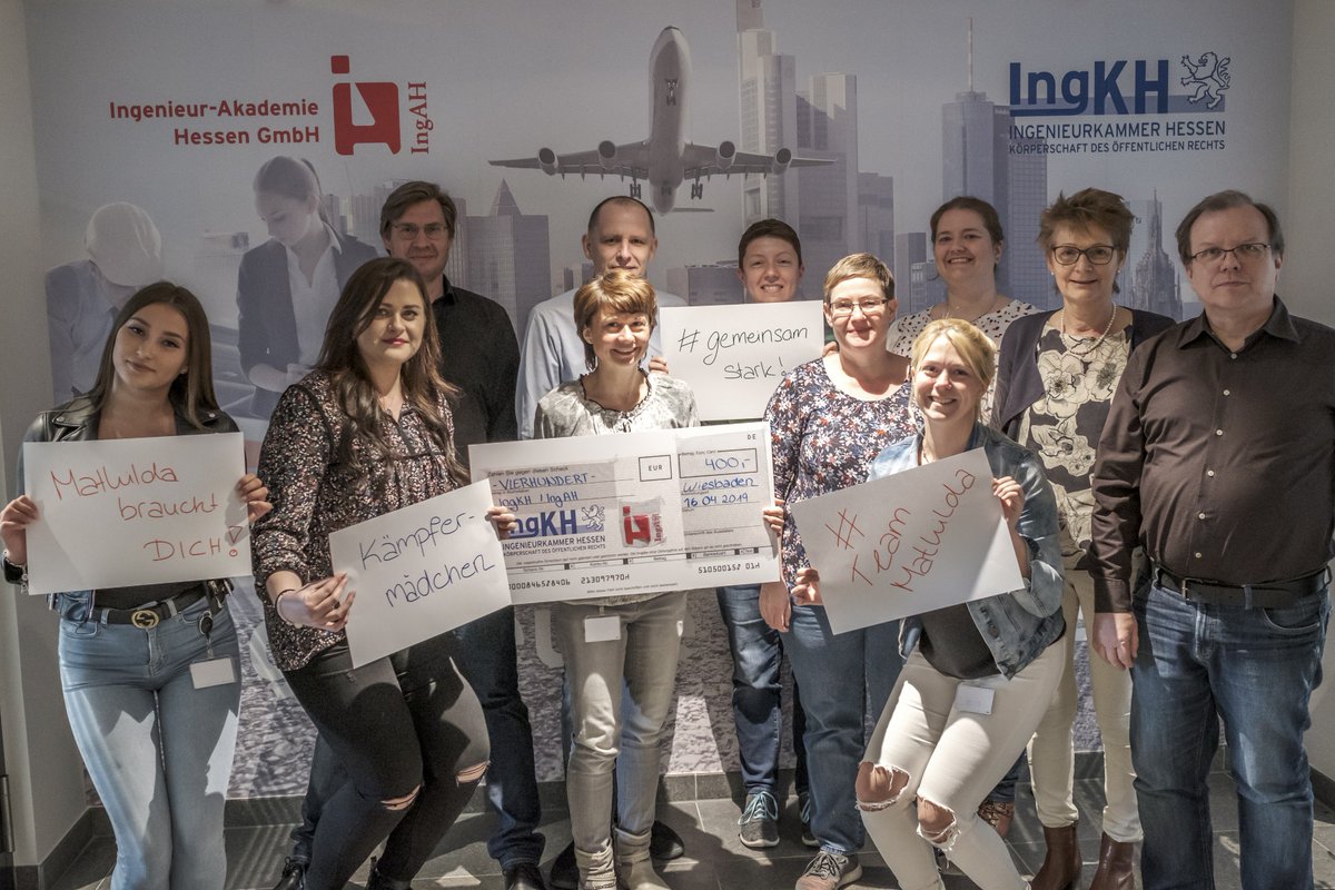 ingkhessen's tweet photo. Die kleine #Mathilda kämpft um ihr Leben: Die 5-Jährige ist an einem bösartigen Tumor erkrankt. Zunächst schien der Krebs besiegt, dann kam der Rückfall. Die #IngKH und #IngAH möchten sie mit einer Spende von 400€ unterstützen und drücken ihr sämtliche Daumen!
#teammathilda https://t.co/e1TCGu05bH