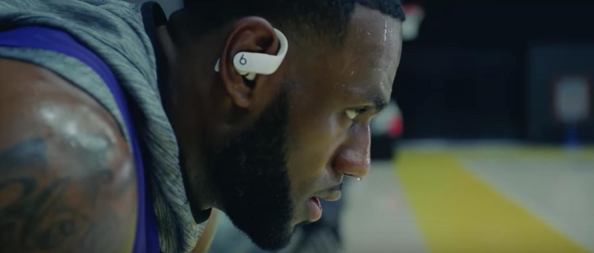 StartnPlay's tweet photo. #BeatsByDre lance sa nouvelle #campagne mondiale, #UNLEASHED #PowerBeatsPro #CelebrityMarketing #Endorsement #Advertising #Ad #LebronJames #SerenaWilliams https://t.co/qaAsBuAaBH https://t.co/0ytY18sEcA