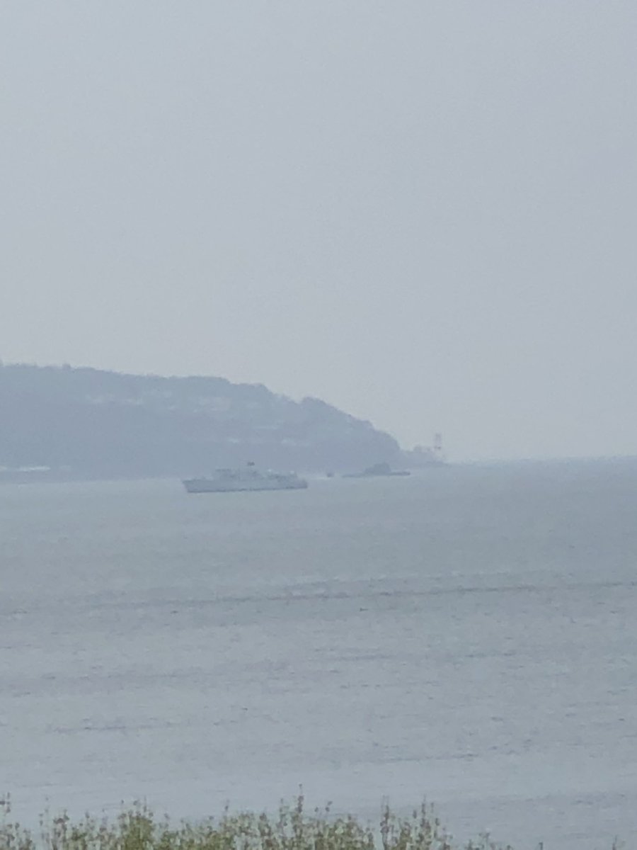 ArgyllSeaGlass's tweet photo. Another submarine in the distance, on a misty and rainy #Clyde passing #ClochPoint & #HMSMiddleton #RoyalNavy @HMSMiddleton @UKDefJournal @NavyLookout https://t.co/wyDWfiT3Ze