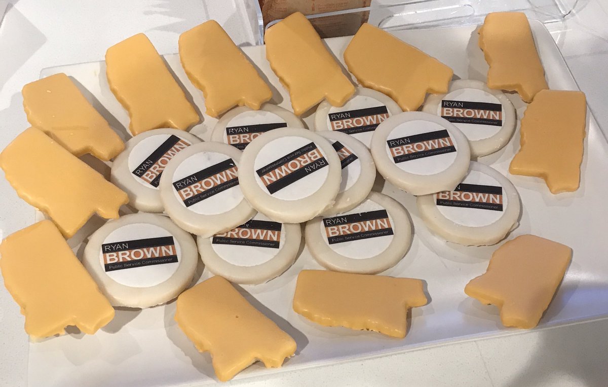 RyanBrownMS's tweet photo. I started the morning with a meet and greet with voters in Jackson. It was a surprise to be treated to cookies with my campaign logo and colors on them! If this isn’t an example of Mississippi hospitality, I don’t know what is. #campaigncookies https://t.co/cBRQcwe4B0