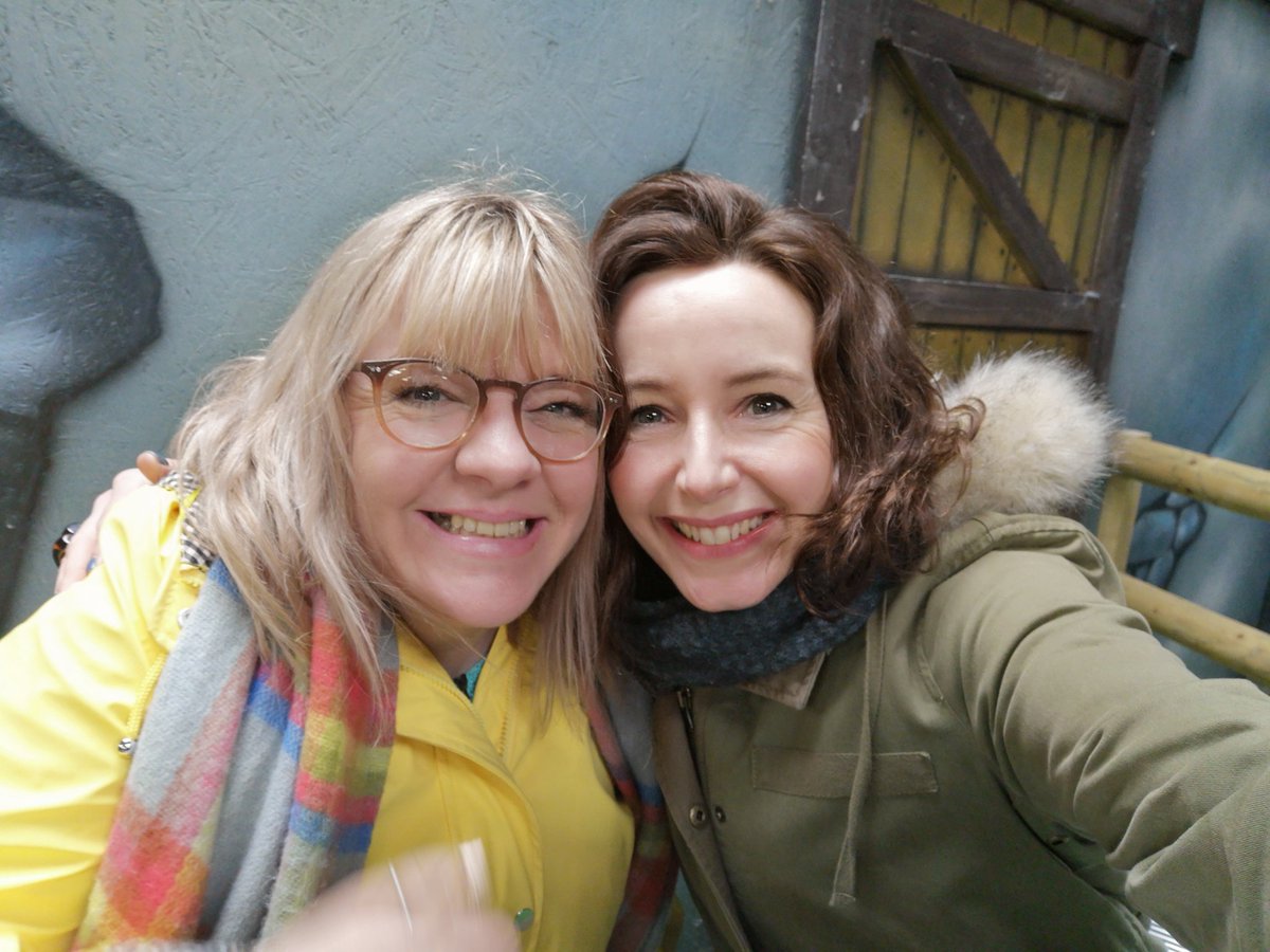 LisaGwilym's tweet photo. Diwrnod hyfryd efo @Cymraes81 a'i hogie yn @FollyFarmWales - diolch Annaly, Jesse, Ruben a Ralph!
Cofiwch wylio ei siwrne ar @ffitcymru heno am 8 @S4C.
A dewch draw i Fangor bore Sadwrn yma i gyfarfod y 5 Arweinydd, @RaeCarpenter a fi, ac i gadw'n heini tu allan i Debenhams! https://t.co/pYIwLuoXkv
