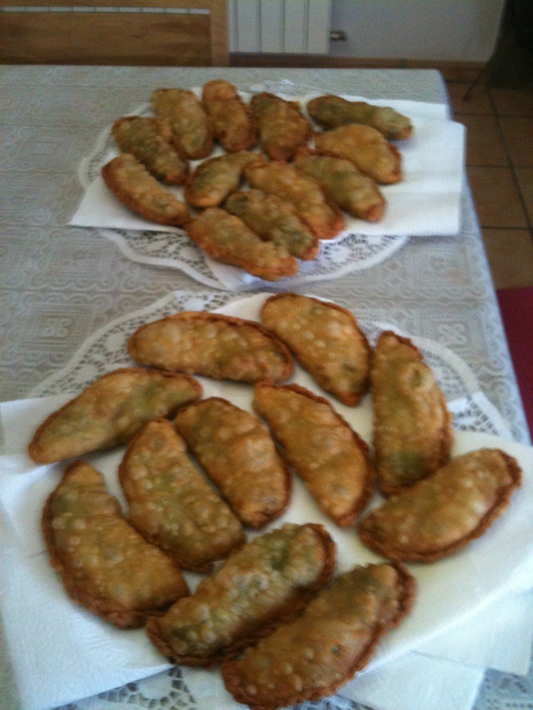 LluisBoldu's tweet photo. Temps de #panadons #casolants #bonissims #espinacs de #HortaDeLleida #SetmanaSanta https://t.co/UNT4o1QHcK