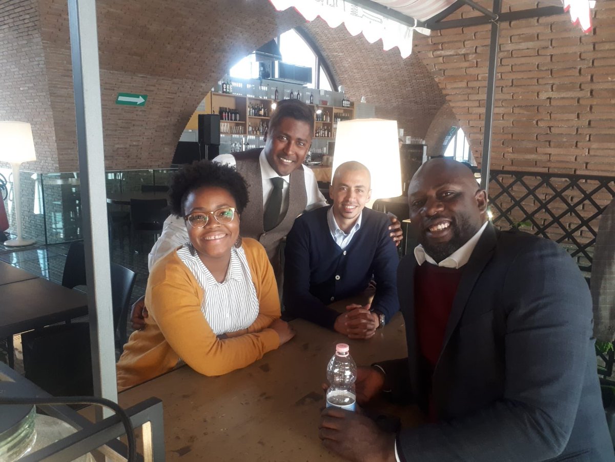 Il Summit Nazionale delle Diaspore crede fortemente nei giovani! Nelle loro competenze, idee creative e professionalità! 
"Diaspore" nuove e vecchie si incontrano per creare delle sinergie eccellenti! 
Rimanete sintonizzati per tutte le news del Summit