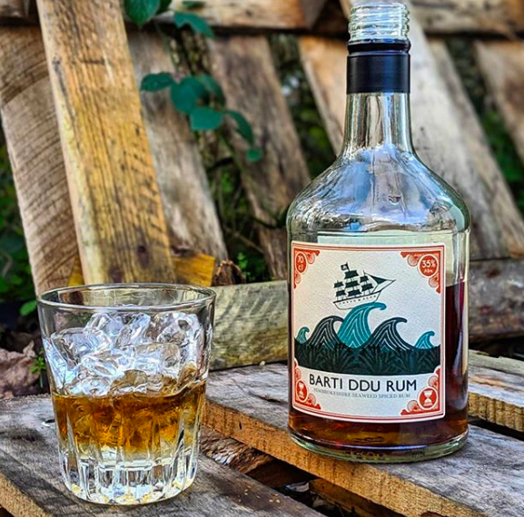 BhamRumFestival's tweet photo. Imagine the finest Carribean rum with vibrant notes of vanilla and clove; then a hit of seaweed.
The spirit of adventure is fresh with @bartirum, and at Birmingham Rum Festival this summer!
For tickets: https://t.co/I4ffs8Aum4
#bartirum #rumfestival #rum #spicedrum https://t.co/s1pA6YWLVw