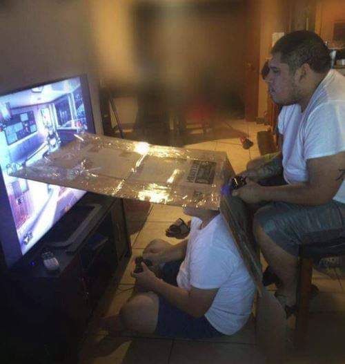 GamingGenLAX's tweet photo. That advanced splitscreen tech... https://t.co/aDLjRn07w3