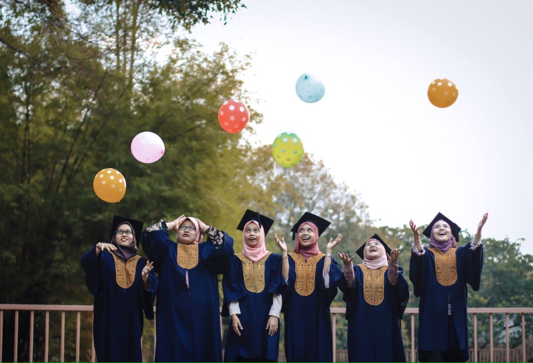 fiqwilliam1's tweet photo. yeay dah grad !
#uitmsegamat
#convocationuitm
#convouitm https://t.co/9oQHbyznrJ