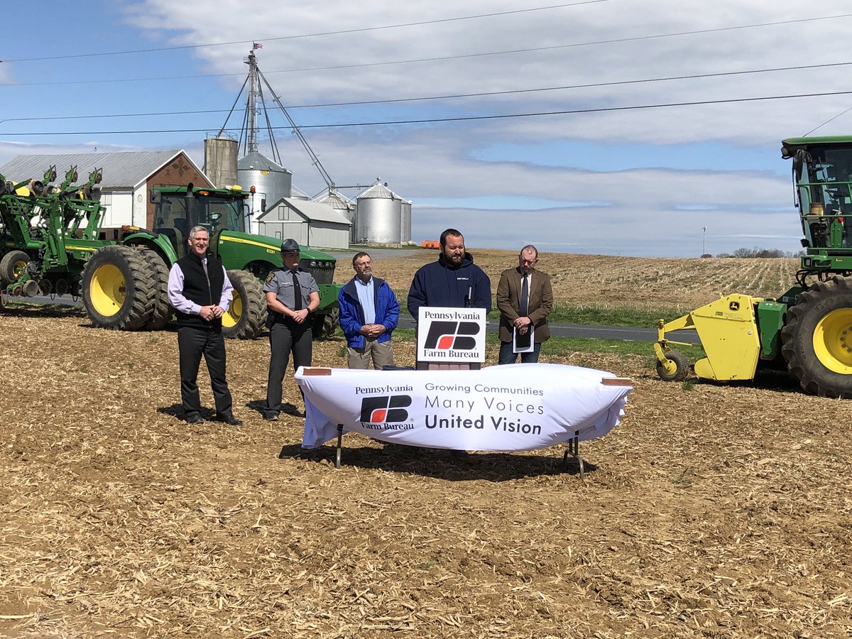 PAFarmBureau's tweet photo. Ian Stamy talks about the need for safe driving around farm equipment as farmers prepare for planting season.
#ruralroadsafety #pfb19 https://t.co/3uiLX2uyS0