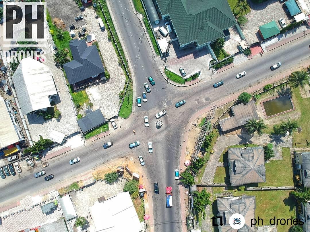 ph_drones's tweet photo. #Repost @ph_drones
• • • • • •
On a HOT sunny day.
.
#AerialView #AerialPhotography #djisparkdrone #StreetPhotography #weddingvideos #9jaweddings #bellanaijaweddings #EventCoverage #Events #naijaevents #naijaweddings #PHDrones #PHCity #PHViews #DjiGlobal #Djispark https://t.co/nekJUgZpOZ
