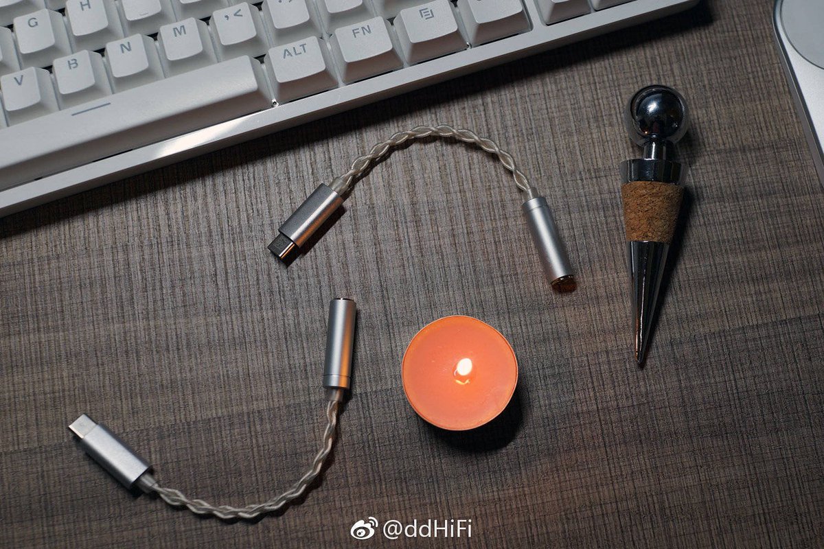 ddhifi_com's tweet photo. More photos for the TC35--Type C to 3.5mm headphone jack.

#DD #TC35 #TYPEC #HEADPHONE

You can find more information here: https://t.co/9THXk2wPHz https://t.co/okze7yIyR9