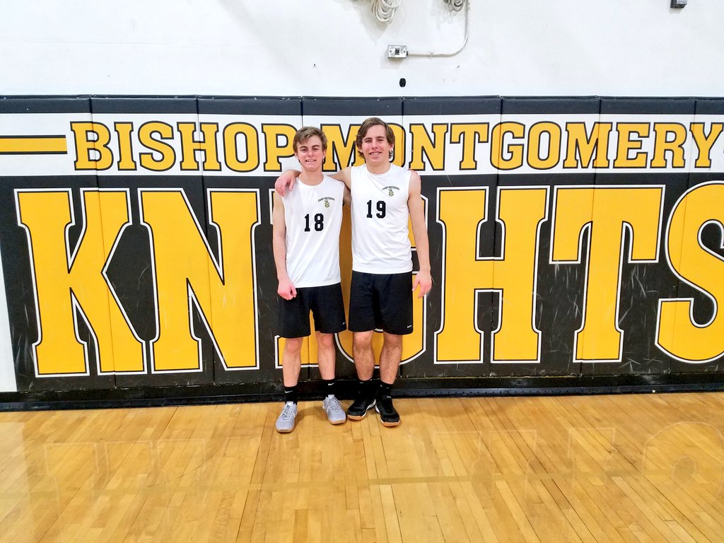 Cee2shiningSea's tweet photo. Last night was the last regular season Home Game for our sons and BMHS Volleyball. Hope they go far in the playoffs so we can enjoy it just a wee bit longer... @BMHSVolleyball @bmhs @BMHSLetterMen  #supermurphiobros https://t.co/xUufTcZCC1