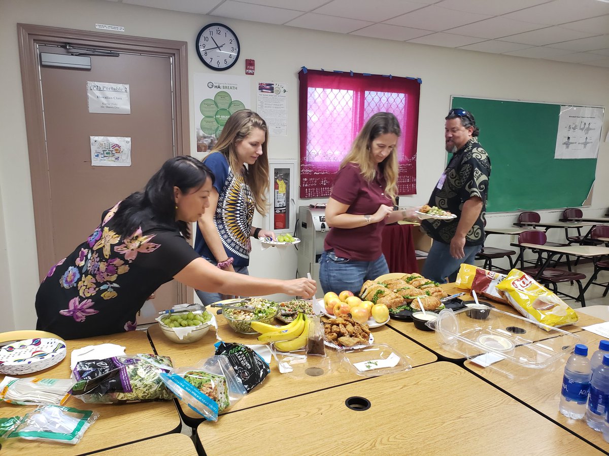 GovsTLC's tweet photo. @GovsTLC hosts lunch for a group of @fhsgovlove teachers who are volunteering for our next PD. They'll talk about how they are using feedback and assessment in motivating their students. This is  #TeachersEmpoweringTeachers 

@HIDOE808 @RigorRelevance @ https://t.co/bMnzw9zszF
