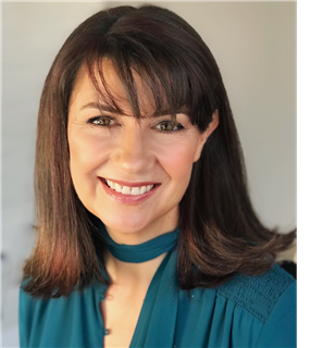 Ridley_College's tweet photo. 📣 Keynote Speaker Alert: World-renowned positive psychologist @ProfLeaWaters will present at #FlourishPosEdCon this June! She is a leading expert in Positive Education, Positive Organizations, Strength-Based Parenting &amp; Teaching. Reserve your pass: https://t.co/r8OuzWJl2q. https://t.co/GOk5cYCvJd