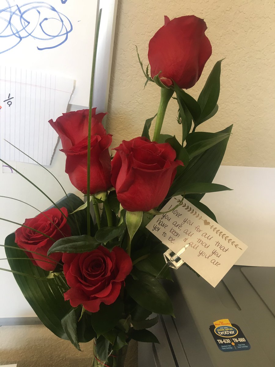 CieraMelody2015's tweet photo. *flower lady delivering*
βhe gets a different vase everytime. well, see ya next weekβ π€£β€οΈ
thats when you know you have found your soulmate. #SoFrickinSweet https://t.co/rRGoc5Z9DY