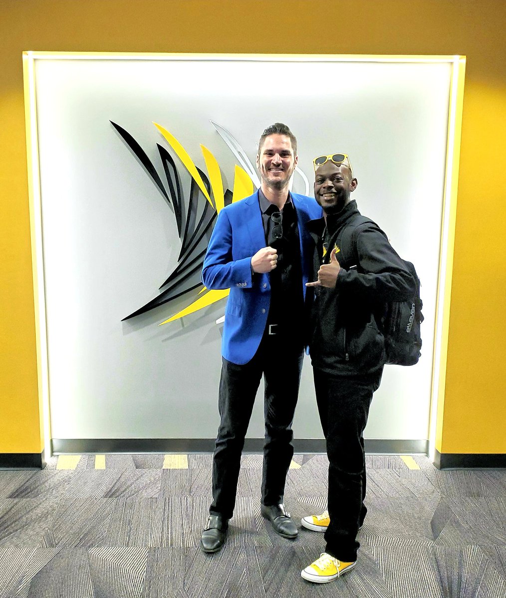 MattMoeck's tweet photo. #Network5Gtour 😎
Love this dudes passion &amp; energy at Sprint 💪@Callmemrsprint brings it every time &amp; knows how to ignite up a room!!🔥🔥📣📣 Keep inspiring &amp; thriving my friend 👊 #WhatsNXT #5G #MakinMoves 🔝 @tracySprint @marceloclaure @MichelCombes @codybwelker https://t.co/H4K3DtEROg