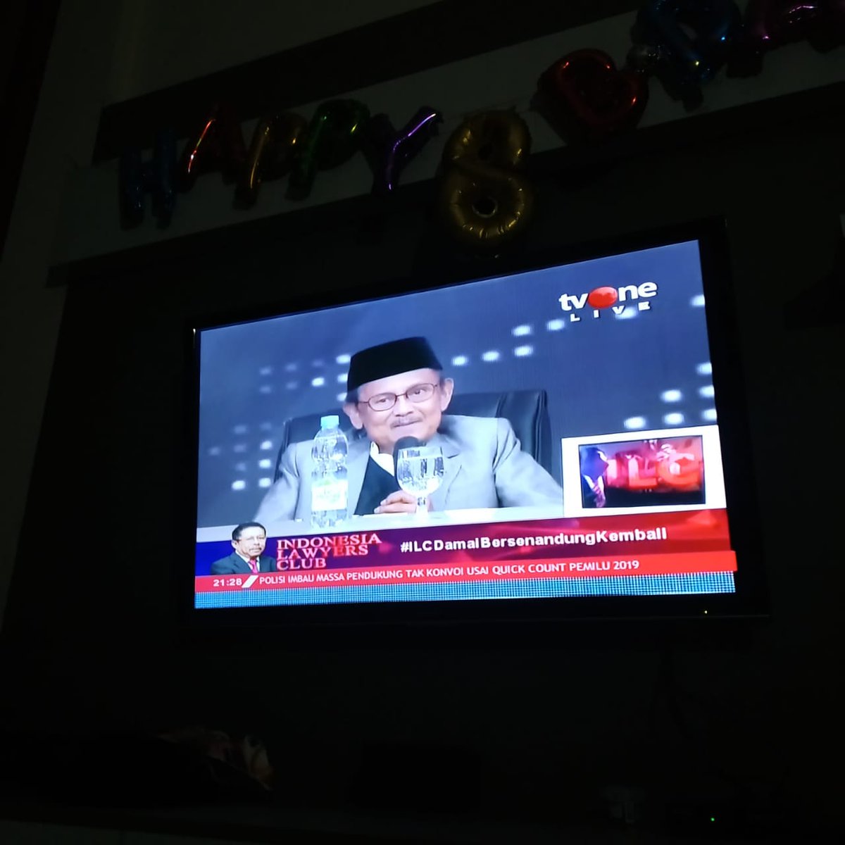 arrazak71's tweet image. Alhamdulillah... Semoga Allah SwT senantiasa memberikan keafiatan kepada Eyang Habibie -tokoh Nasional kebanggaanku yang saya jadikan idola sewaktu #litsus PNS tahun 1999...