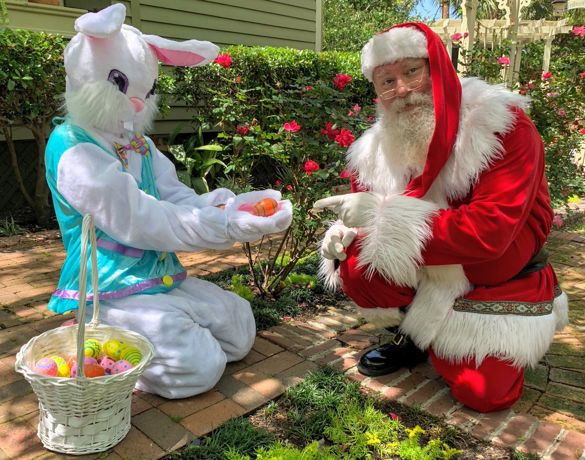 pnswinterfest's tweet photo. #Easter is just around the corner! Santa is helping out an old friend get ready!🐰✨ #EasterEgg https://t.co/5IEm98CaAH