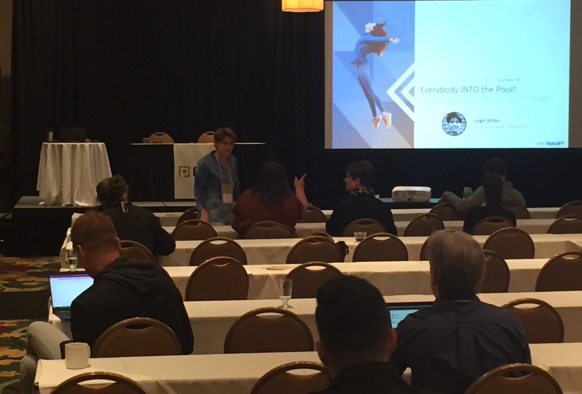 KeithIXIASOFT's tweet photo. Leigh White from @IXIASOFT about to start her talk on #accessibility and #DITAxml at #cmsconference #techcomm https://t.co/N0plSgzoj4