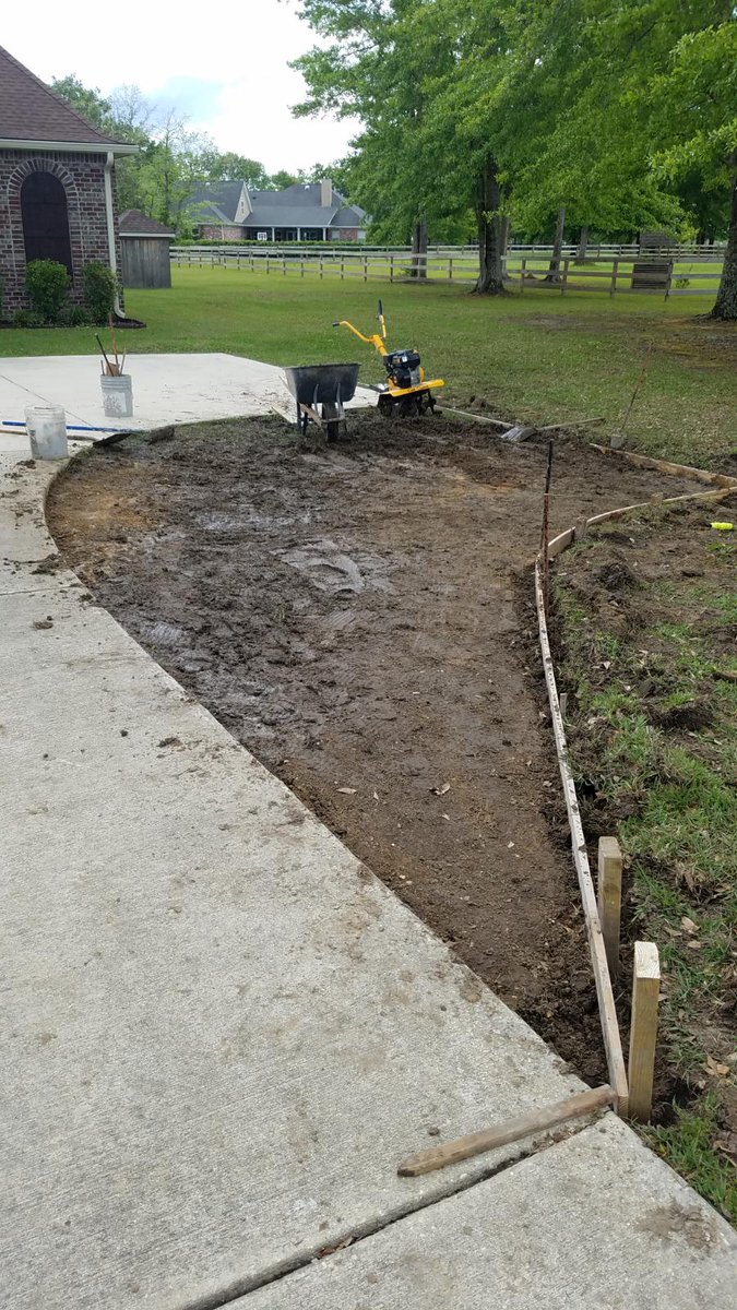 llc_marco's tweet photo. Customer recently purchased their house, but they were not happy with the small driveway that came with it... That's where we stepped in and fixed them up with a driveway add-on! 

https://t.co/keLwoMsHk4 https://t.co/YZKWBLS5jn