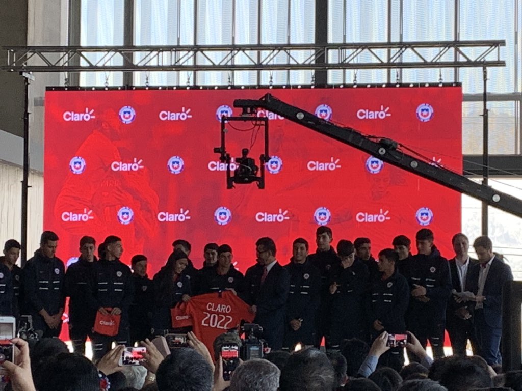 #ClaroconlaRoja Claro acompaña a La Roja desde ahora, por muchos éxitos juntos!!!