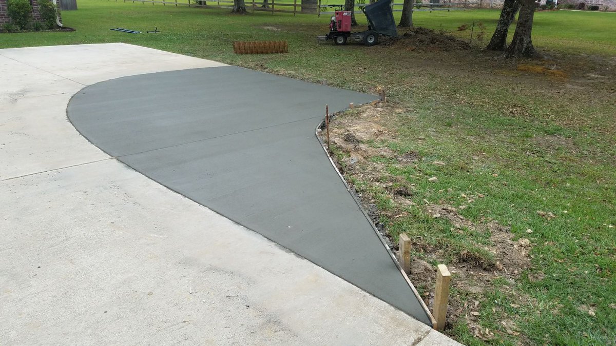 llc_marco's tweet photo. Customer recently purchased their house, but they were not happy with the small driveway that came with it... That's where we stepped in and fixed them up with a driveway add-on! 

https://t.co/keLwoMsHk4 https://t.co/YZKWBLS5jn