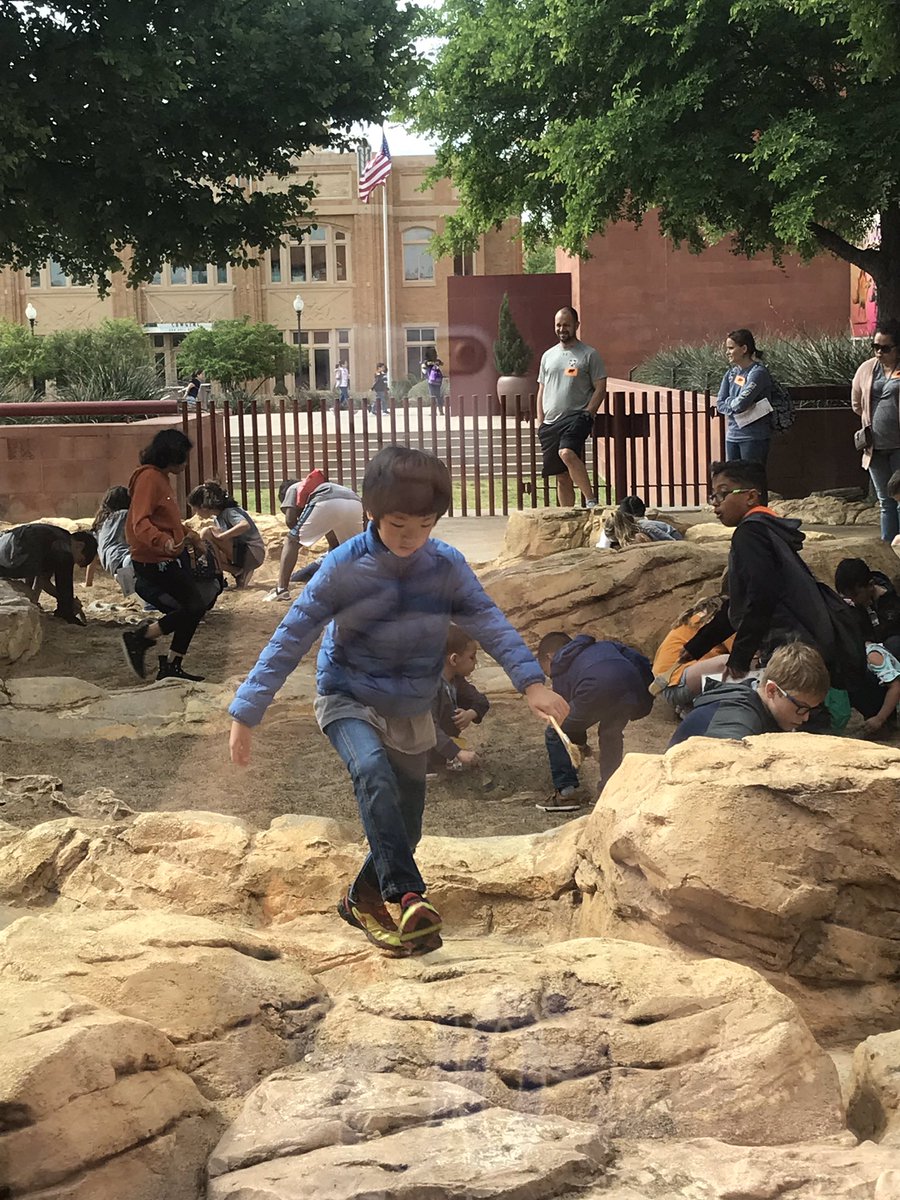 MissLimTCE's tweet photo. DinoDig Discoverers! #tce4th #BetterTogether https://t.co/EaHvVIPTaU