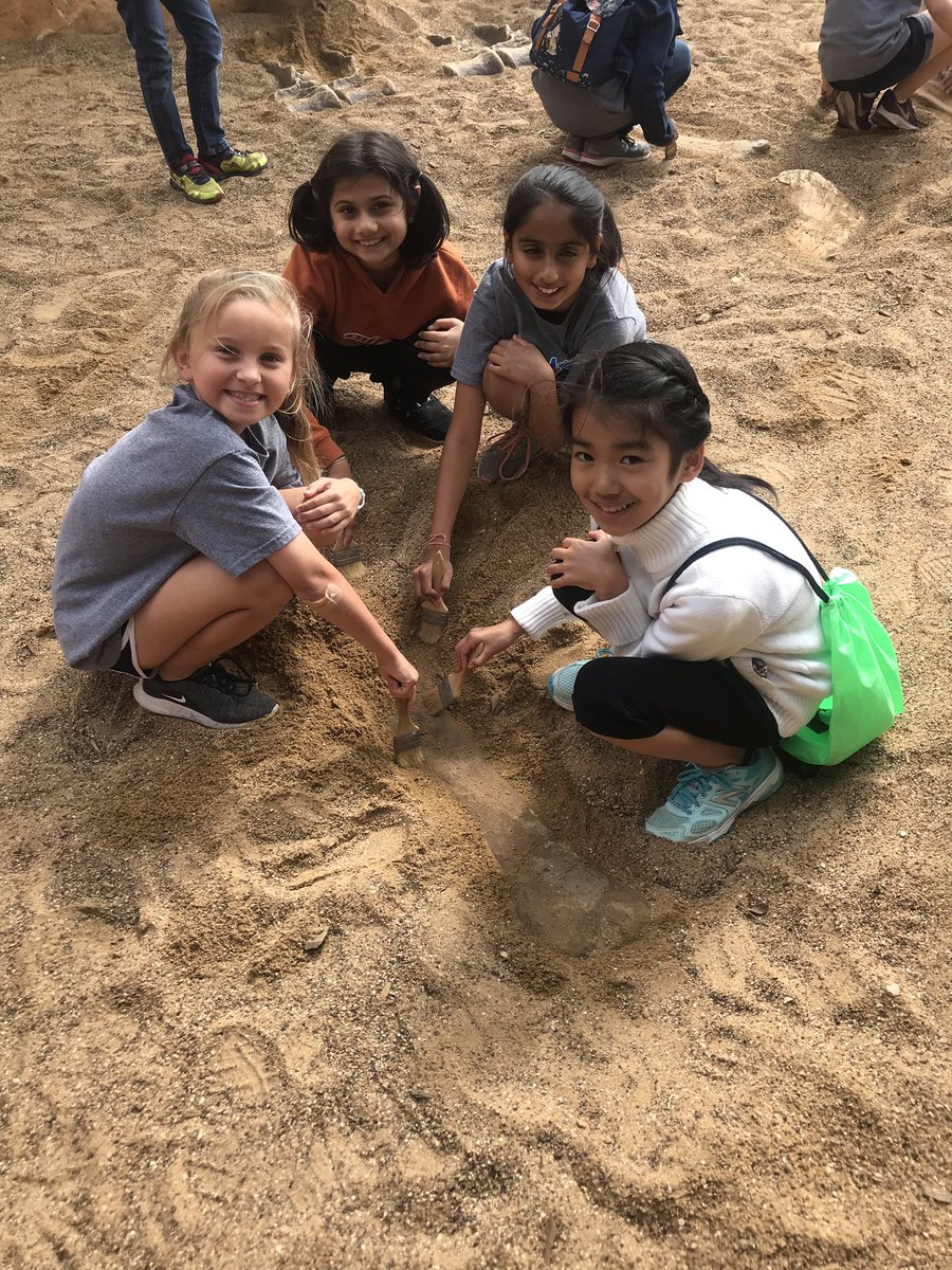 MissLimTCE's tweet photo. DinoDig Discoverers! #tce4th #BetterTogether https://t.co/EaHvVIPTaU