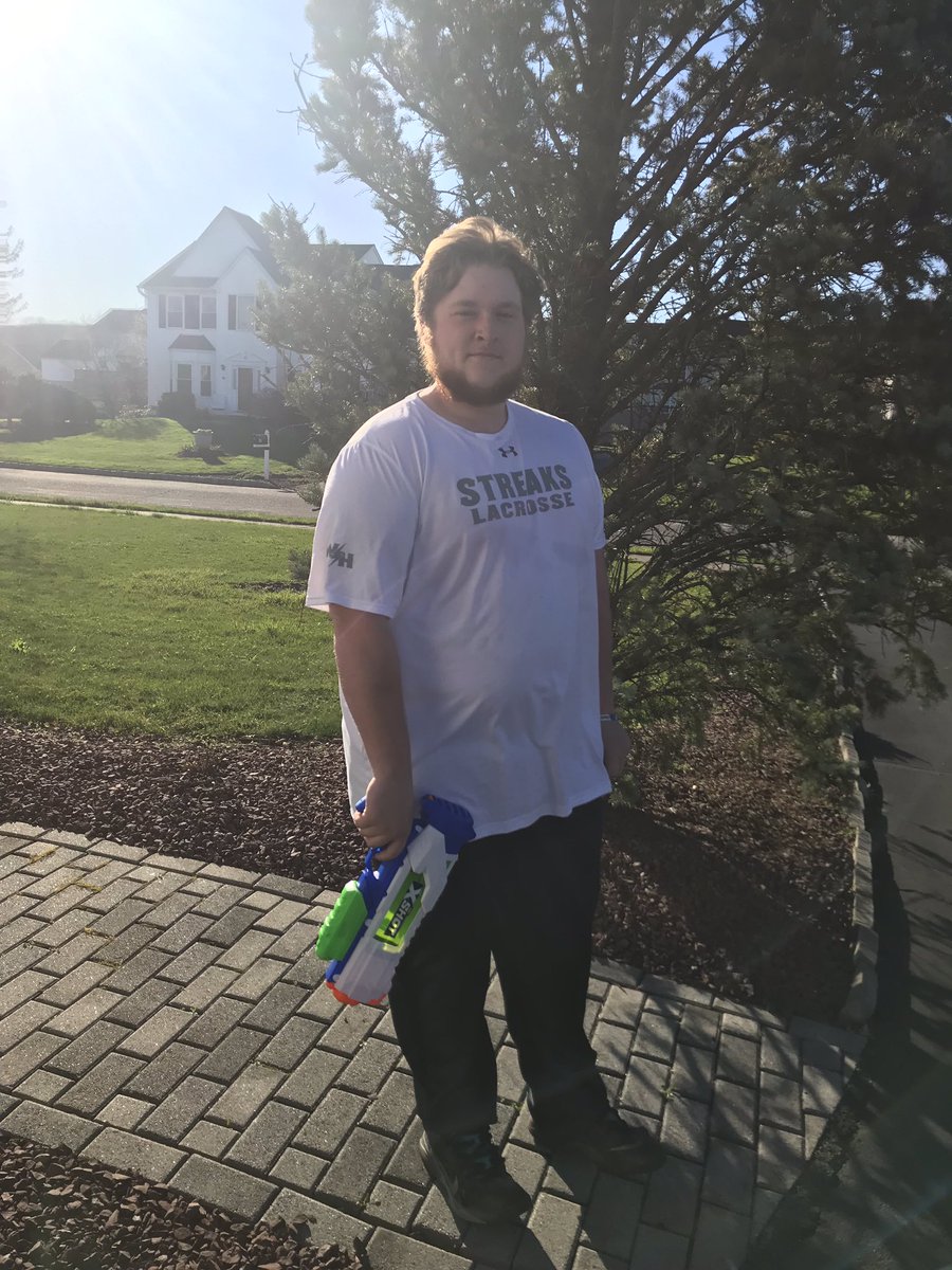 Avery isn’t use to getting girls wet so it gave Nicolette perfect timing to stun him. Avery got stunned at 8:23 AM
