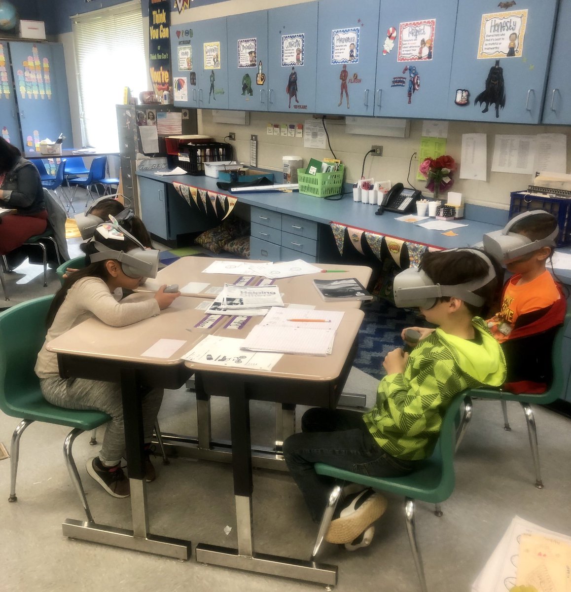 teachworrell's tweet photo. Students practicing multiplication facts VR style #MACSAwesome #MACS #JoFamily https://t.co/US0wRiKyHz