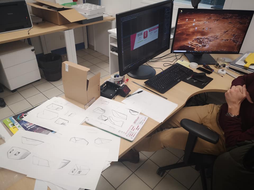 chargephone13's tweet photo. Visite chez notre fournisseur partenaire pour lancement de fabrication !!.... ( Plan 3D du pied) merci Thierry & Thibaut
#LANCEMENT #JAMAISSANSBATTERIE #CHARGEPHONE #TRAVAILDEQUIPE #CONCEPTIONNUMERIQUE https://t.co/cWTBZLrvMG