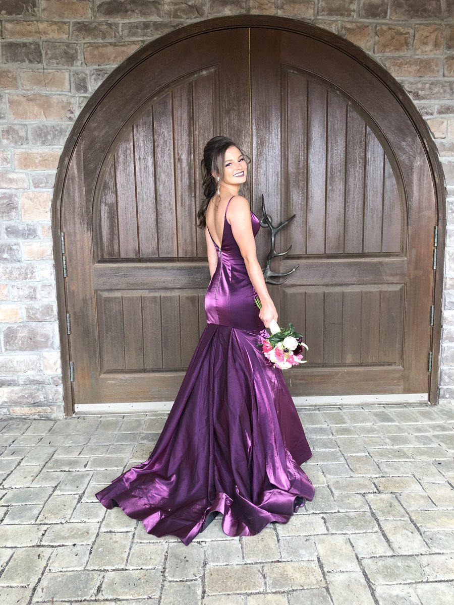 allilynnnnn's tweet photo. Still in love with this dress💜 @SherriHill https://t.co/sVJsDirrVd