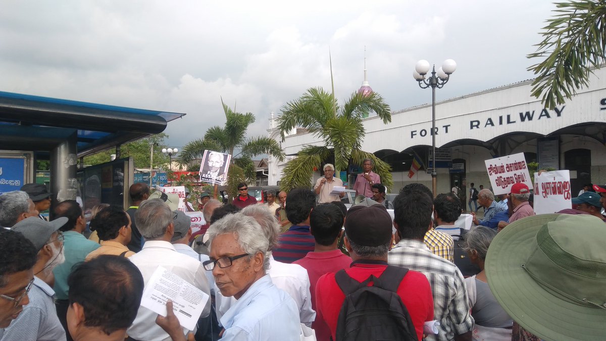 leo_shane's tweet photo. Today's demonstration to protest illegal arrest of Julian Assange and request in freedom. organised by Socialist equality Party @WSWSMedia in Colombo, Sri Lanka #FreeAssange https://t.co/sWdg29JUS7