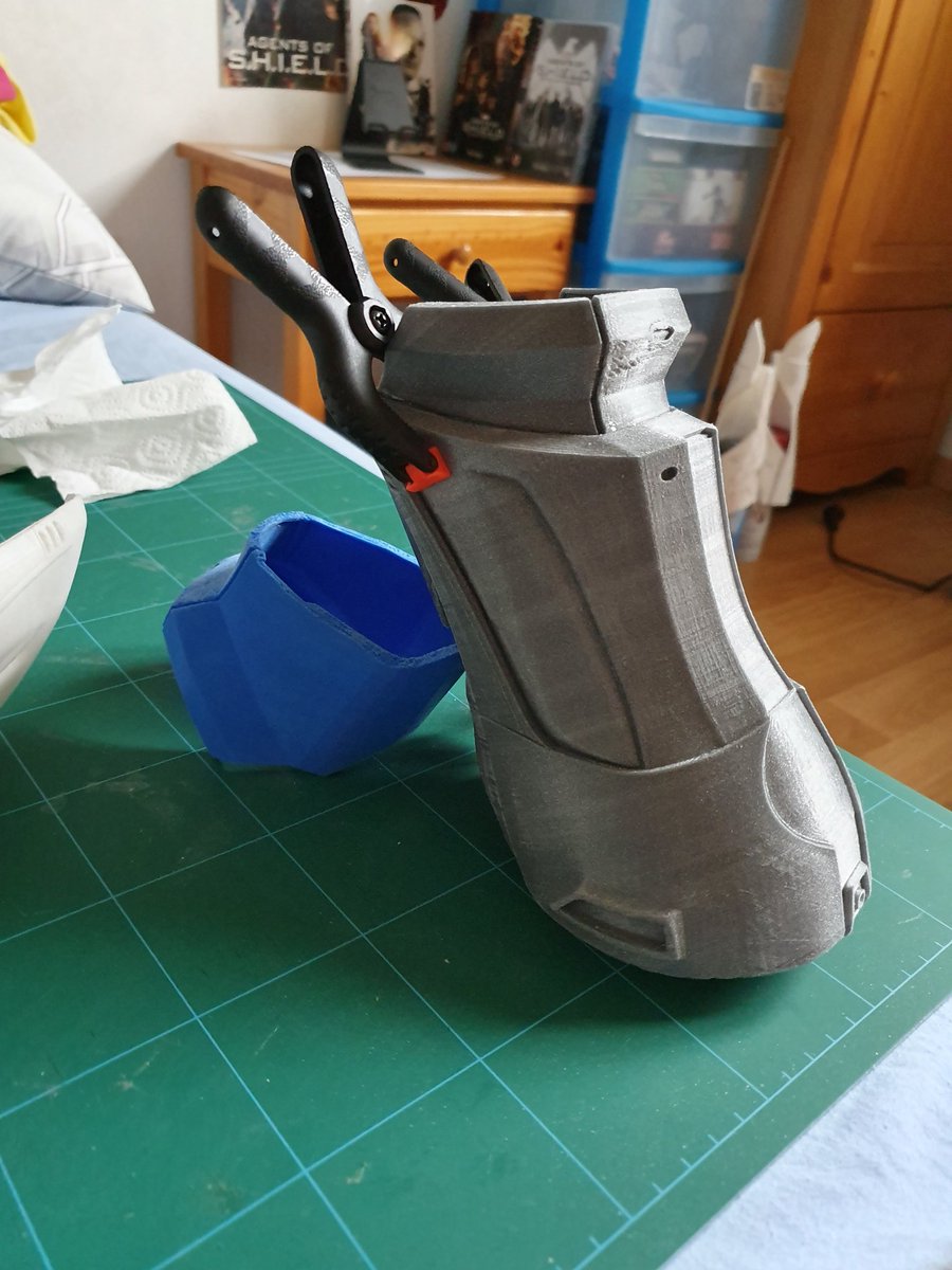 Sumaru97Cindy's tweet photo. Working on new #Quake arms ! #AgentsofSHIELD @chloebennet #Cosplay #3Dprinting #AgentsofSHIELDcosplay https://t.co/Y6ZBw7TEd0