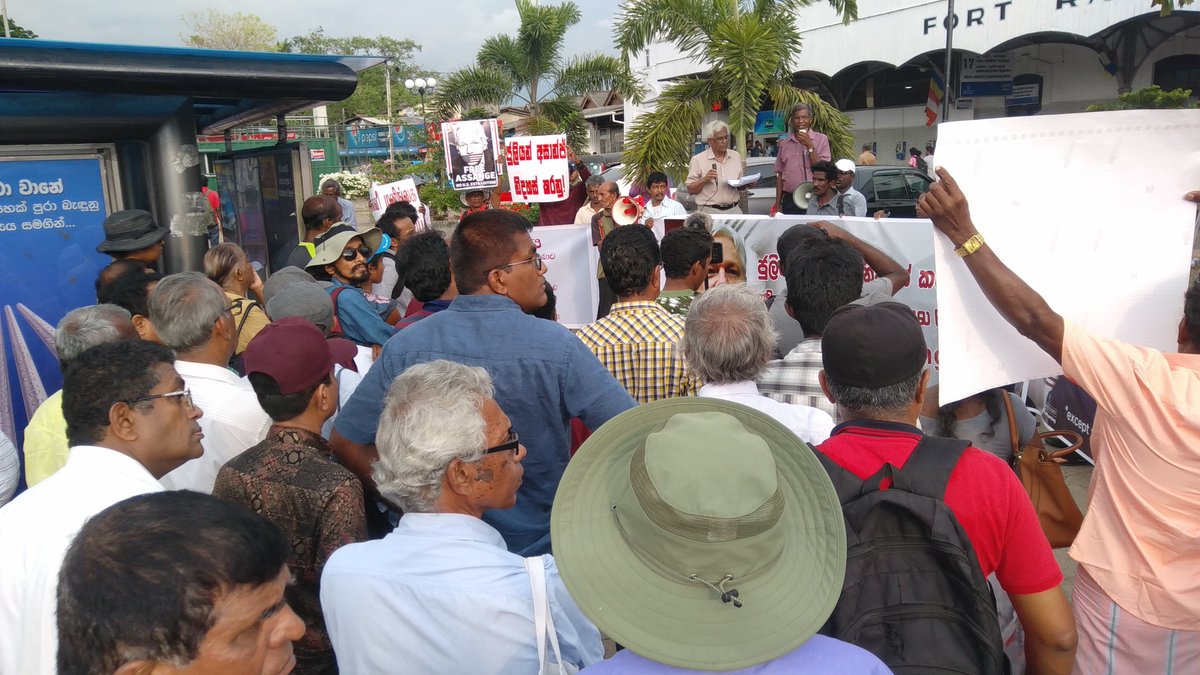 leo_shane's tweet photo. Today's demonstration to protest illegal arrest of Julian Assange and request in freedom. organised by Socialist equality Party @WSWSMedia in Colombo, Sri Lanka #FreeAssange https://t.co/sWdg29JUS7