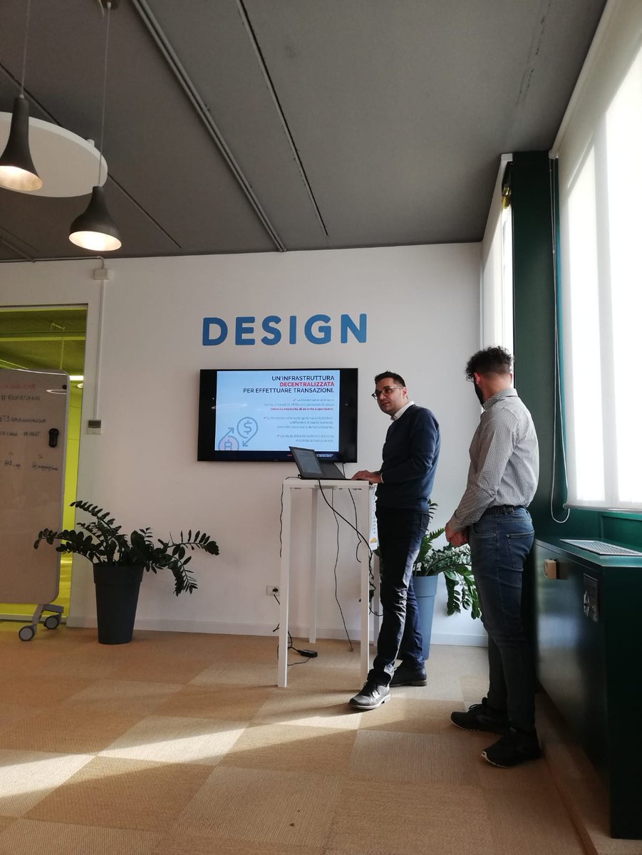 T3_Basilicata's tweet photo. In diretta dal 2° appuntamento del ciclo #T3aperinnovazione, con @angelogiove - CEO di #Ivert affrontiamo una tecnologia sempre più emergente: la #Blockchain! https://t.co/YpuyLf3dZB