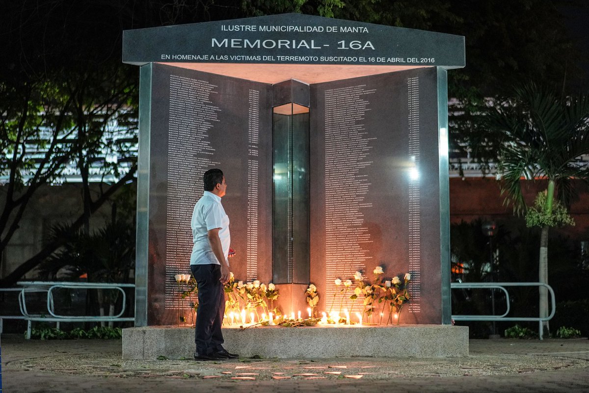 Un día como hoy, hace tres años sufrimos una de las peores tragedias en nuestro país, Manta, mi ciudad, fue una de las más afectadas, hoy con mucho respeto recordamos a nuestros hermanos que partieron el 16A.
#NuncaLosOlvidaremos
#16A
