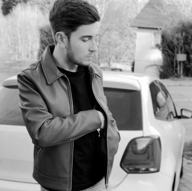stephevansy's tweet photo. Where ma keys🤷🏻‍♂️ https://t.co/C2YfAYGnl4