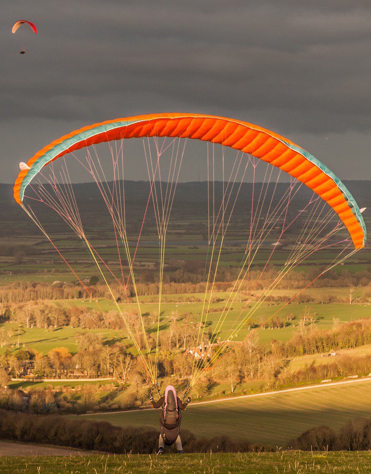 RAFHangPara's tweet photo. A lovely set of photos by @Bur1Burr of RAFHPA paraglider Pilot @FltMonkey (@RAFWaddington) from earlier this year at Firle Beacon. Staying current during the winter months is important for any paraglider pilot to prevent skill fade and maintain good airmanship #flysafeflyhigh https://t.co/Kmp7ZYyKsA