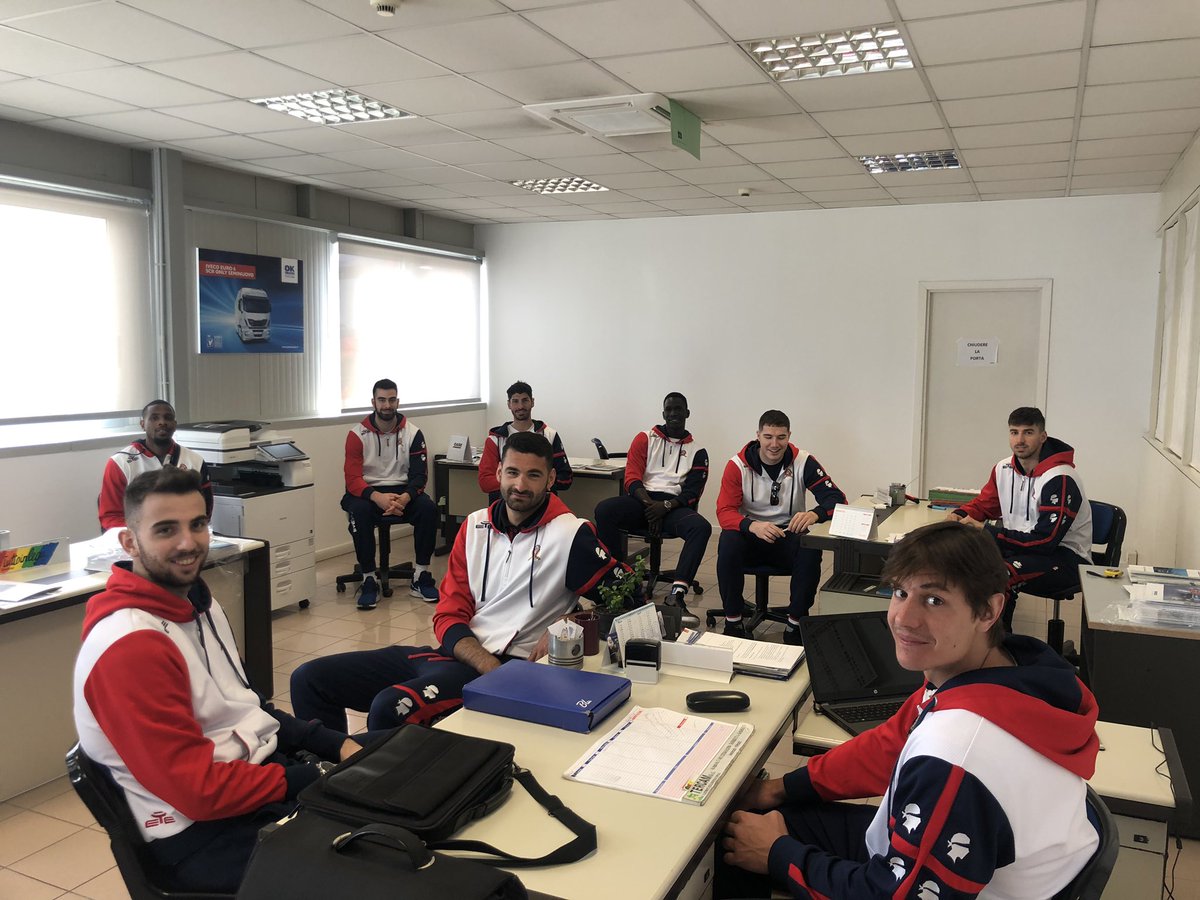 Mattina alla scoperta dell’azienda Iveco Acentro 
Grazie mille per l’ospitalità! Essere partner significa anche condividere gli stessi valori
Il GM Zanella:“Vi ringraziamo per essere venuti. Per noi è sempre importante essere vicini a dei valori come quelli promossi dalla Dinamo"