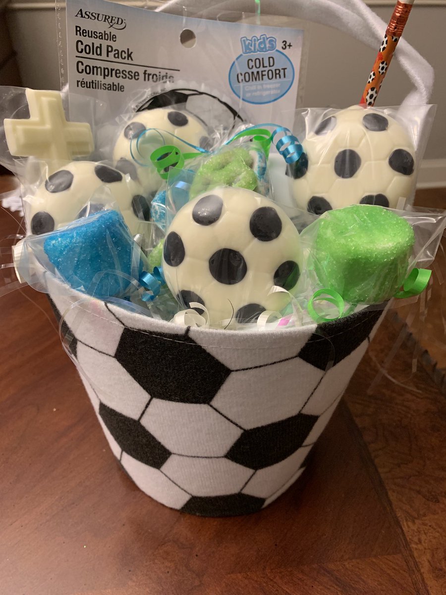 DippStixxSweet's tweet photo. There is a soccer lover in NC receiving this basket this weekend. #soccer #soccerplayer #soccerbasket #soccerballs #soccerballlollipops #soccertreats https://t.co/lzBg4sEDEb