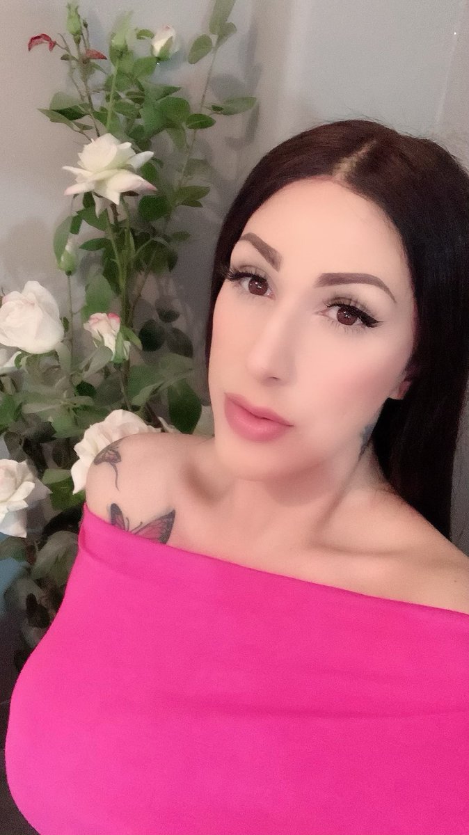 LatinaGiulia's tweet photo. Nuova iscritta 💛🧡❤️💜💙💚 #mtf #trans #transgender #lgbt #lgbtitalia #youtube https://t.co/ZrBbT2LyM3