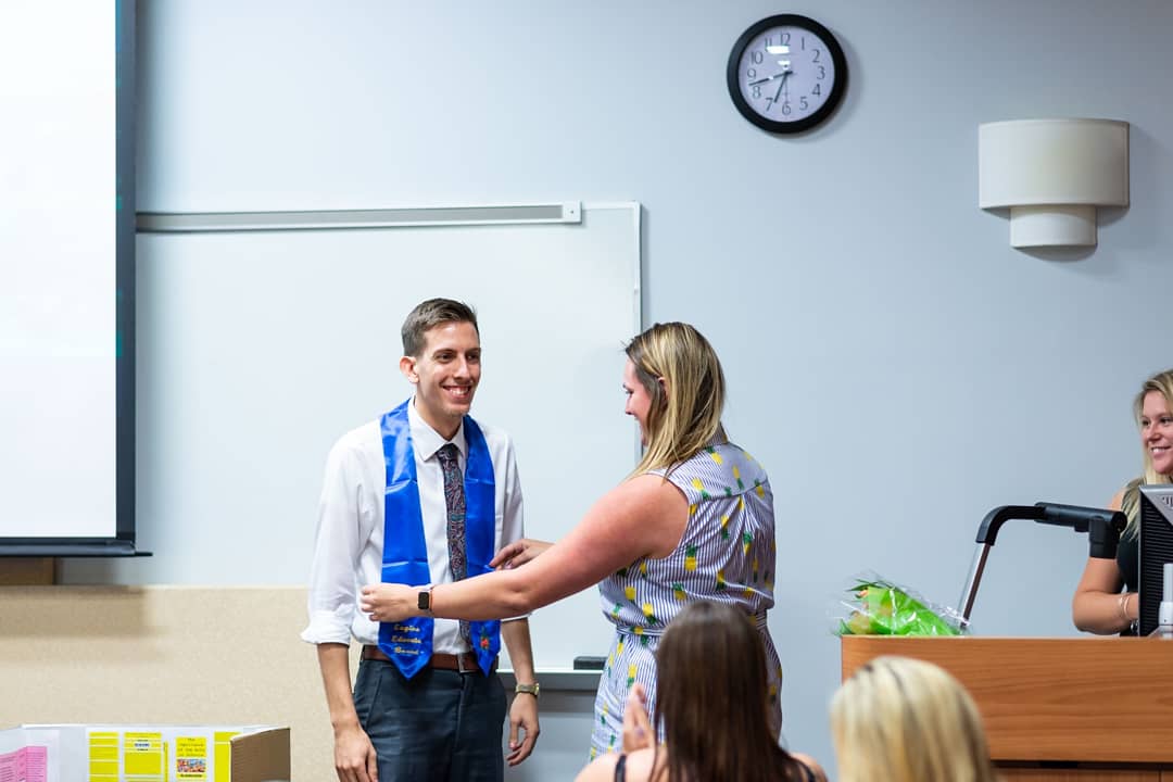 fgcu_coe's tweet photo. Last night was the Eagles Educate Spring 2019 Banquet! Seniors received their graduation stoles and shared some of their experiences with underclassmen. Golden Apple winner and @fgcu_coe Alumna Kristina Gale also gave a presentation and held a Q and A. 
#fgcu #fgcucoe https://t.co/NsKFB9EHH6