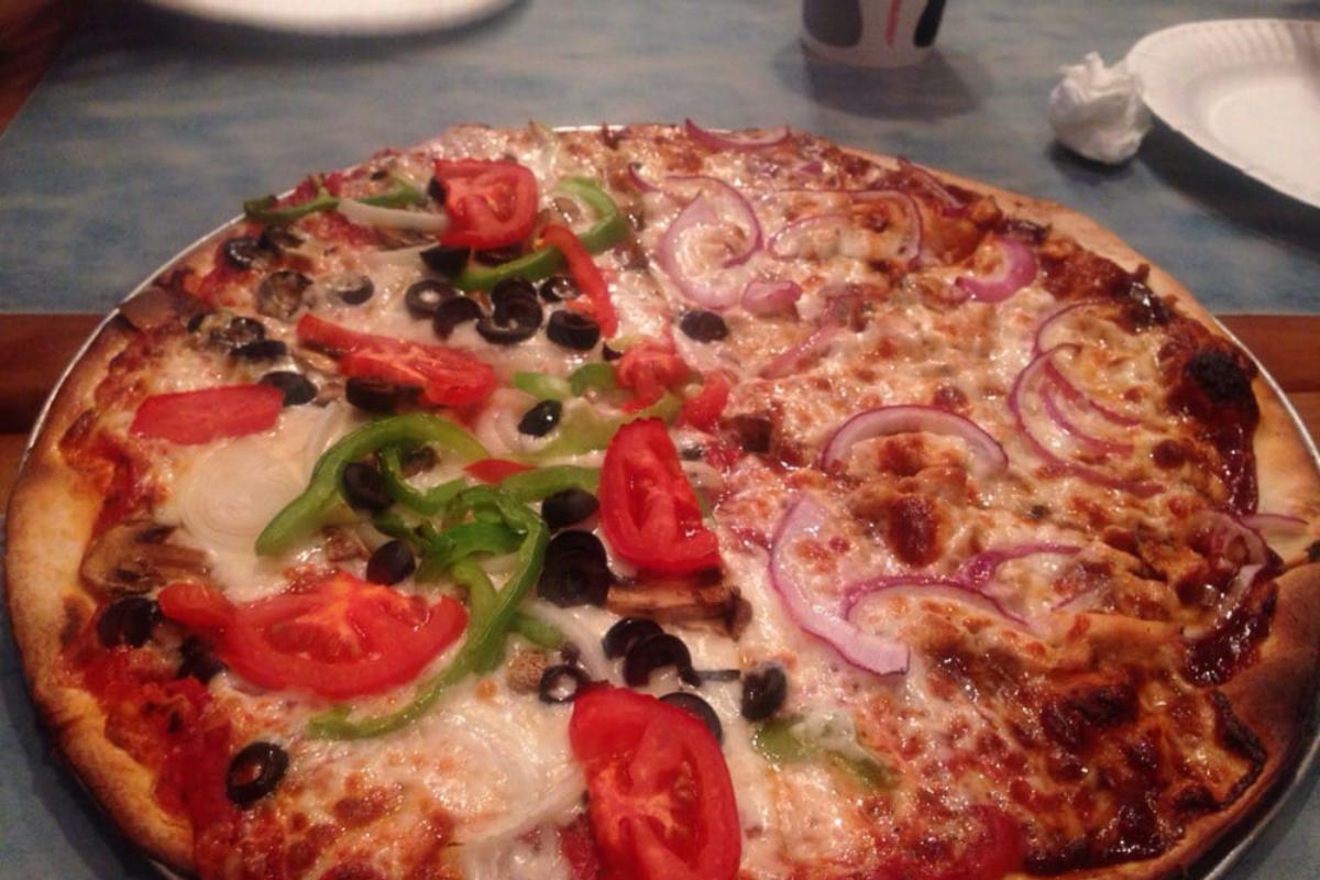 MBeachPizzeria's tweet photo. Some things are best kept as secrets. Our food isn't one! https://t.co/Zynk4jWwwL https://t.co/PiVW8gJv0i