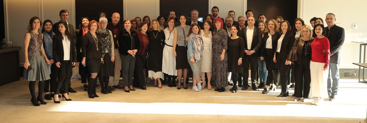 Her yıl halkla ilişkiler dünyasının önde gelen isimlerini eklediğimiz Şeref Kürsüsü’ne, bu yıl Sevgili Figen İsbir’in adını yazdık. Geçen yıl yitirdiğimiz Sevgili İsbir’in sektöre katkılarının konuşulduğu törende İsbir’in plaketini Excel ve Algı Yönetimi CEO’su Burçak Taşkın aldı