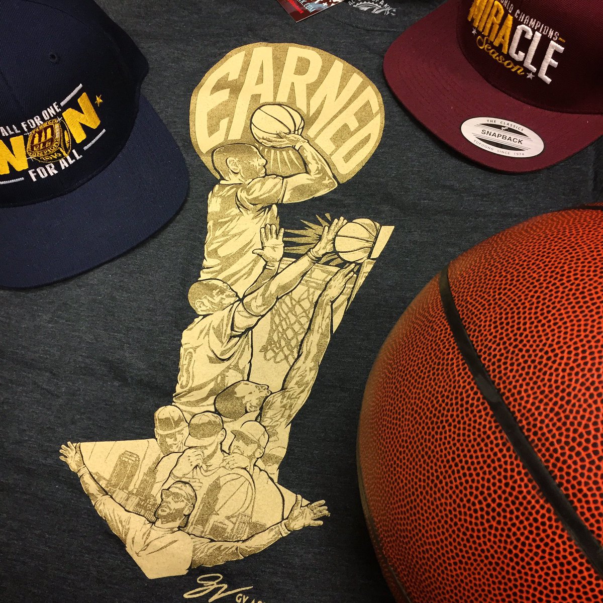 In honor of the Warriors blowing a 31 point lead last night. Yes that's right a 3-1 point lead! The biggest blown lead in Playoff history. 

RT to never forget 2016! #earned